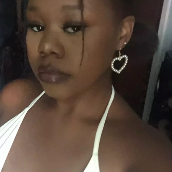 Cute and girly diamond heart dangle earrings - Picture 4 of 4